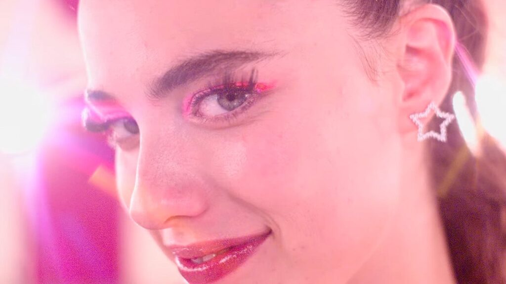 Margaret Qualley dans le film the substance